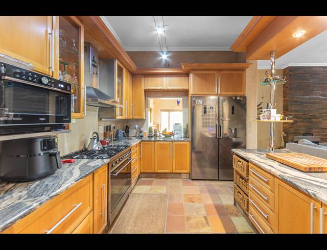 4 BEDROOM HOUSE FOR SALE IN NORTH RIDING AH